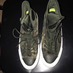 UNISEX CONVERSE CAMO WORN ONCE.